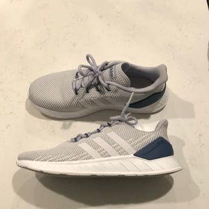 Mens adidas running shoes. Size 10